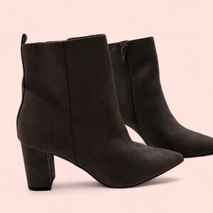 Elegant Grey Suede Ankle Boots